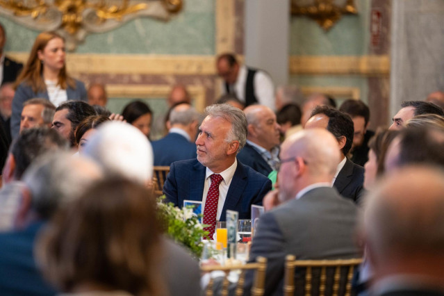 El ministro de Política Territorial y Memoria Democrática, Ángel Víctor Torres, asiste al desayuno informativo del Foro de la Nueva Comunicación, en el que interviene el director de elDiario.es, Ignacio Escolar, en el Real Casino Gran Círculo, a 27 de jun