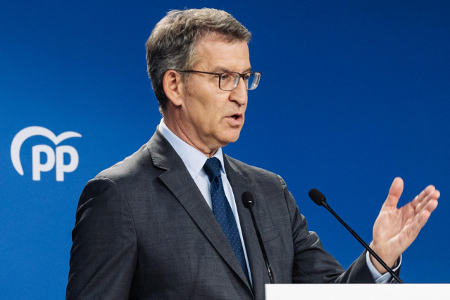 El presidente del Partido Popular, Alberto Núñez Feijóo, durante una rueda de prensa, en la sede del PP, a 25 de junio de 2024, en Madrid (España). El PP y PSOE han alcanzado un acuerdo, en presencia de la vicepresidenta de la Comisión Europea Vera Jourov