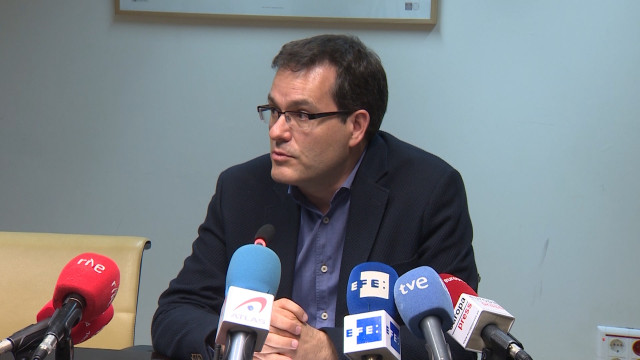 Archivo - El portavoz socialista de Medio Ambiente, Chema Dávila, en la presentación del borrador del nuevo protocolo anticontaminación
