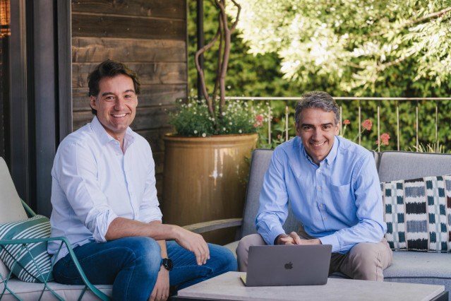 Archivo - Enrique Linares y Oriol Juncosa, fundadores de Plus Partners.