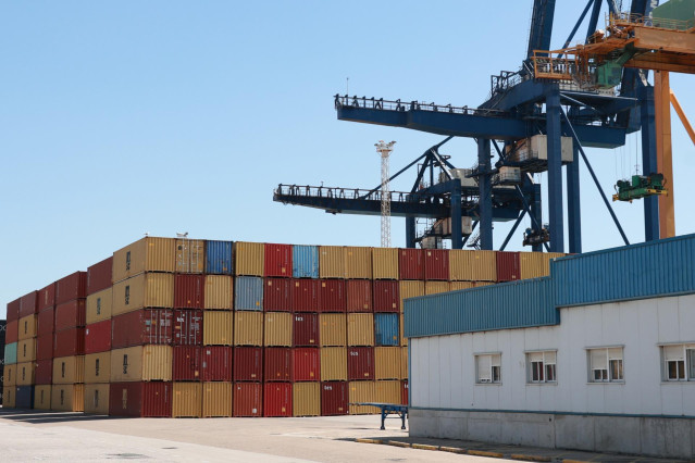 Archivo - Contenedores en el Puerto de Cádiz