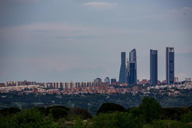 Archivo - La inversión inmobiliaria cae un 15% en el primer semestre, hasta los 4.000 millones de euros.