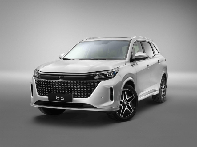 Economía/Motor.- Dongfeng lanza un nuevo SUV híbrido enchufable, el DSFK E5 que llegará a finales de 2024