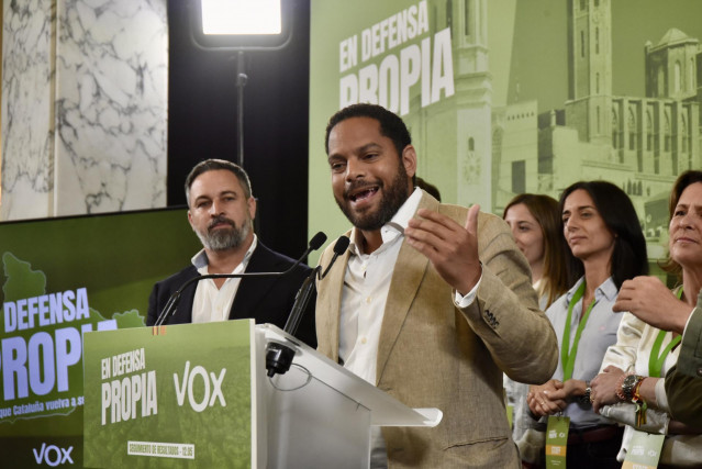 Archivo - El secretario general y candidato de VOX a las elecciones catalanas del 12 de mayo, Ignacio Garriga, interviene tras el recuento de votos durante seguimiento de la jornada electoral de elecciones autonómicas de Cataluña.