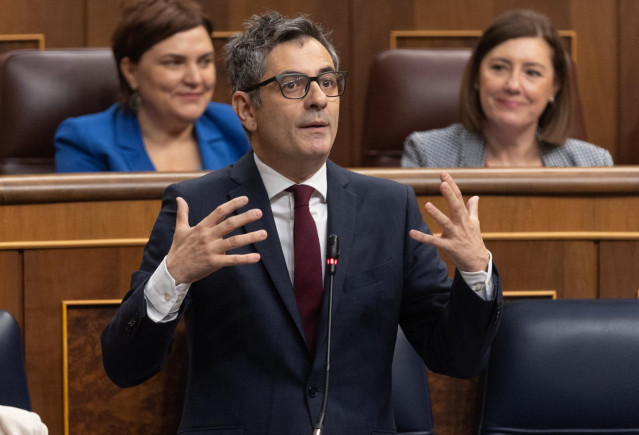 El ministro de la Presidencia, Relaciones con las Cortes y Justicia, Félix Bolaños, interviene durante una sesión de control al Gobierno, en el Congreso de los Diputados, a 26 de junio de 2024, en Madrid (España).