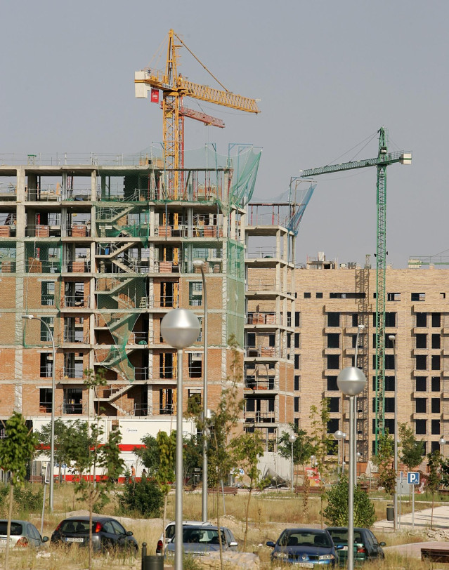 Archivo - Recurso viviendas en construcción. Obras de edificios.