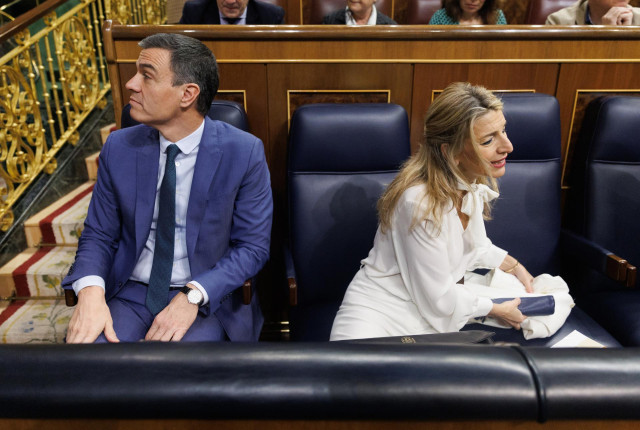 Archivo - El presidente del Gobierno, Pedro Sánchez y la vicepresidenta segunda y ministra de Trabajo y Economía Social, Yolanda Díaz
