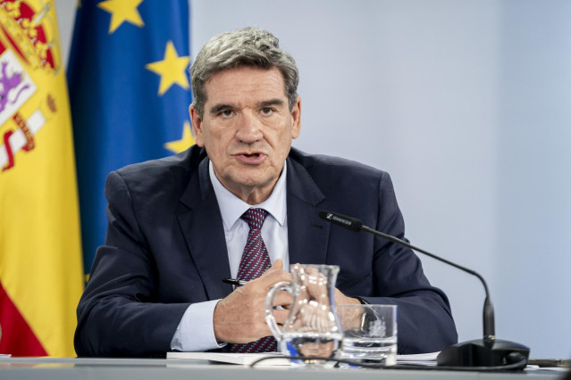 El ministro para la Transformación Digital y de la Función Pública, José Luis Escrivá, durante una rueda de prensa posterior a la reunión del Consejo de Ministros, en el Palacio de La Moncloa, a 2 de julio de 2024, en Madrid (España).