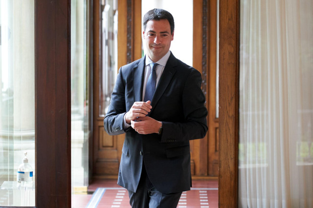 El Lehendakari, Imanol Pradales, a su llegada a una rueda de prensa tras una reunión, en el Palacio de Ajuria Enea, a 1 de julio de 2024, en Vitoria-Gasteiz, Álava, País Vasco (España).