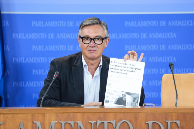El portavoz del Grupo Parlamentario Vox, Manuel Gavira, este miércoles en rueda de prensa.