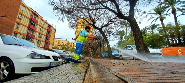 La patronal de la limpieza pide respetar los convenios vigentes ante la reducción de la jornada laboral.