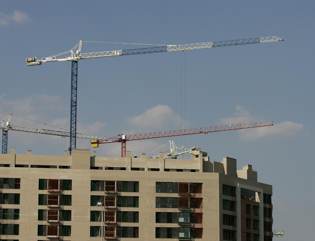 Archivo - Recurso viviendas en construcción. Obras de edificios.