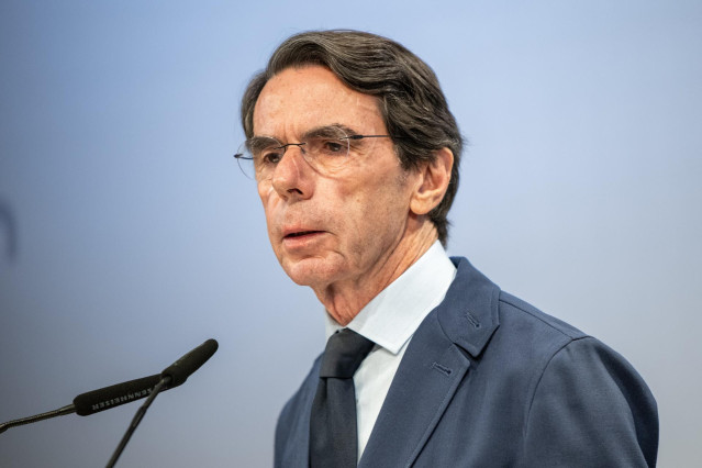 El expresidente del Gobierno y presidente de FAES, José María Aznar, durante la entrega a título póstumo del XII Premio Faes de la Libertad al exministro Josep Piqué por parte de la Fundación Faes, en CaixaForum Macaya, a 27 de junio de 2024, en Barcelona