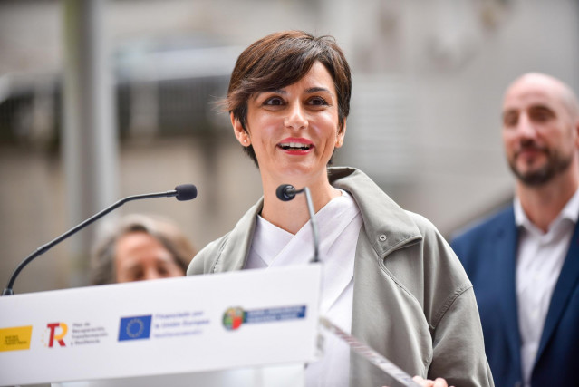 La ministra de Vivienda y Agenda Urbana, Isabel Rodríguez, en un acto de vivienda en Eibar (Gipuzkoa)