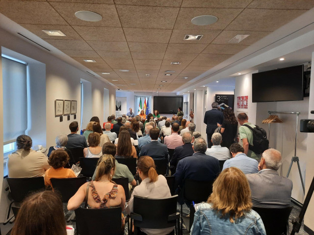 Inauguración de la muestra sobre la masacre cometida en 1974 por ETA en la cafetería Rolando de Madrid