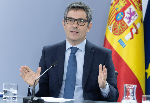 Archivo - El ministro de la Presidencia, Justicia y Relaciones con las Cortes, Félix Bolaños, durante una rueda de prensa posterior al Consejo de Ministros en una imagen de archivo