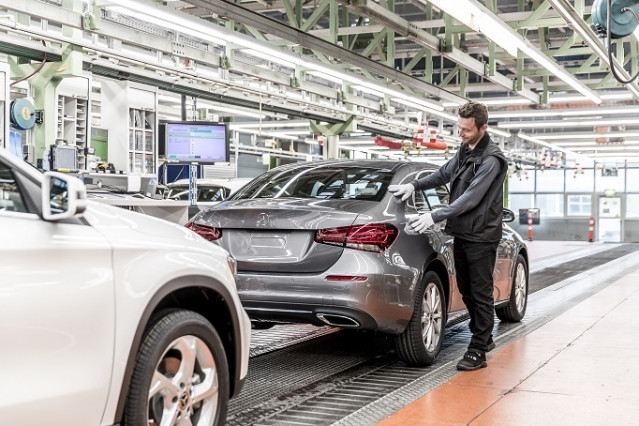 Archivo - Mercedes-Benz inicia en Rastatt (Alemania) la producción del Clase A Sedán