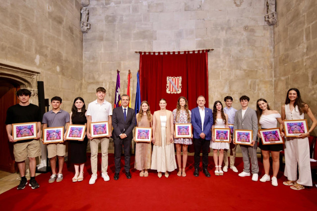Prohens recibe a los alumnos con las mejores notas de la EBAU en Baleares