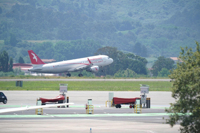 Vuelo en el que debía viajar el joven saharui retenido en el aeropuerto de Loiu