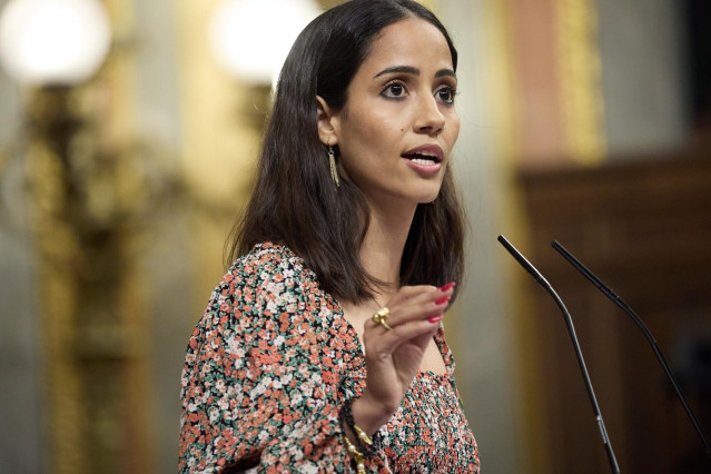 La diputada de Sumar Tesh Sidi, durante una sesión plenaria, en el Congreso de los Diputados, a 18 de junio de 2024, en Madrid (España).