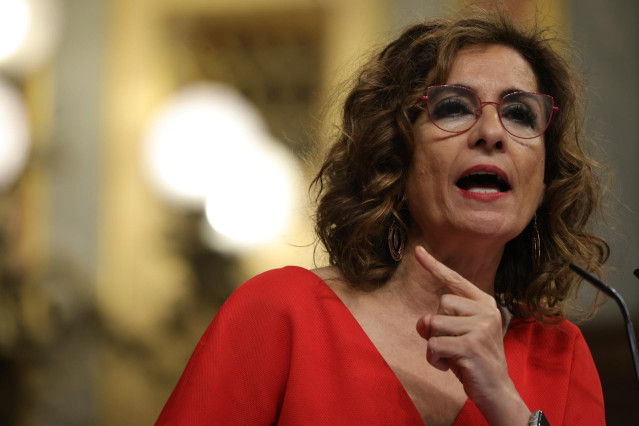 Archivo - La vicepresidenta primera y ministra de Hacienda, María Jesús Montero, interviene durante la sesión de control al Gobierno, en el Congreso de los Diputados, a 29 de mayo de 2024, en Madrid (España).