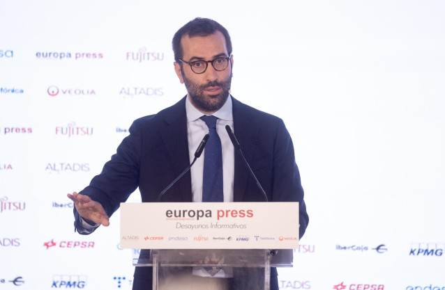 El ministro de Economía, Carlos Cuerpo, interviene durante un desayuno informativo de Europa Press, este lunes.