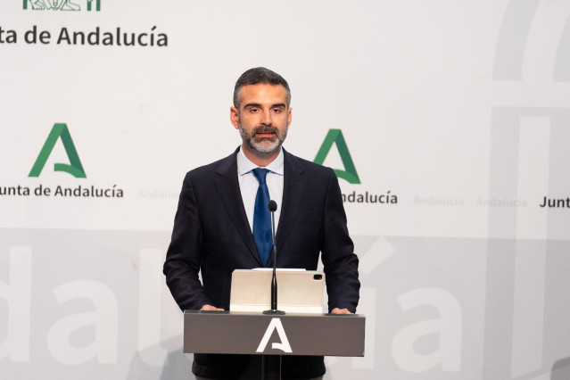 El consejero de Sostenibilidad, Medio Ambiente y Economía Azul y portavoz del Gobierno andaluz, Ramón Fernández-Pacheco, en rueda de prensa tras el Consejo de Gobierno. (Foto de archivo).