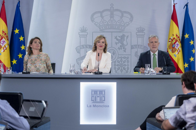 (I-D) La vicepresidenta tercera y ministra para la Transición Ecológica y el Reto Demográfico, Teresa Ribera; la ministra Portavoz y ministra de Educación y Deportes, Pilar Alegría y el ministro de Interior, Fernando Grande-Marlaska, durante una rueda de