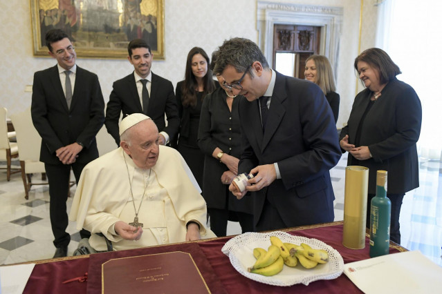 Archivo - El Papa Francisco recibe al ministro de la Presidencia, Relaciones con las Cortes y Memoria Democrática, Félix Bolaños, en El Vaticano.