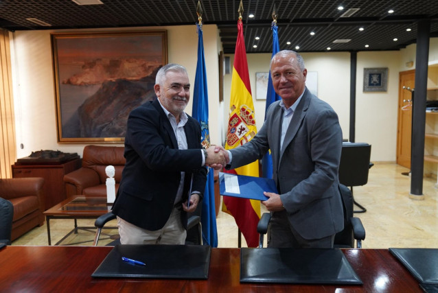 El vicepresidente primero de Melilla, Miguel Marín (PP), tras firmar un convenio con la Asociación de Comerciantes del Centro de Sevilla.