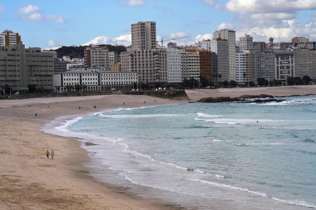 Archivo - Foto de arvicho de las Playas Orzán y Riazor, en A Coruña, Galicia (España).