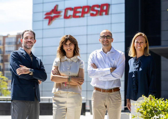 El equipo de Cepsa, de izquierda a derecha, David Villaseca, director de Digital, Yolanda González, DPO, Jesús Oliva, responsable de Advanced Analytics, y Cristina Fabre, directora de Auditoría, Cumplimiento y Riesgos.