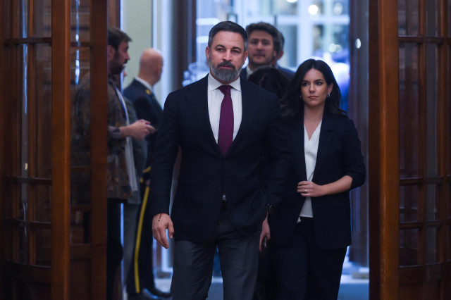 Archivo - El presidente de VOX, Santiago Abascal, y la portavoz de VOX en el Congreso, Pepa Millán, en el Congreso de los Diputados, a 21 de mayo de 2024, en Madrid (España).