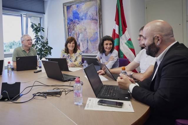 Melgosa (en el centro) ha participado por vía telemática en la reunión