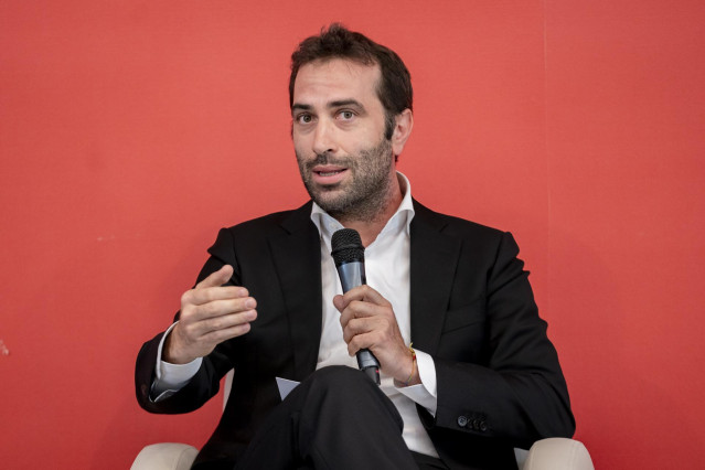 Archivo - El ministro de Economía, Comercio y Empresa, Carlos Cuerpo, participa en un diálogo, en el Círculo de Bellas Artes, a 27 de mayo de 2024, en Madrid (España)