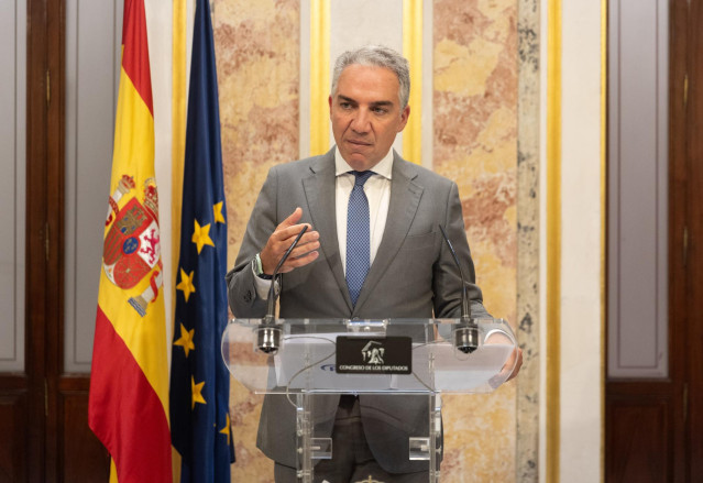 El vicesecretario de Coordinación Autonómica y Local del PP, Elías Bendodo, durante una rueda de prensa previa al pleno extraordinario en el Congreso de los Diputados, a 11 de julio de 2024, en Madrid (España). El Pleno del Congreso debate hoy las enmiend