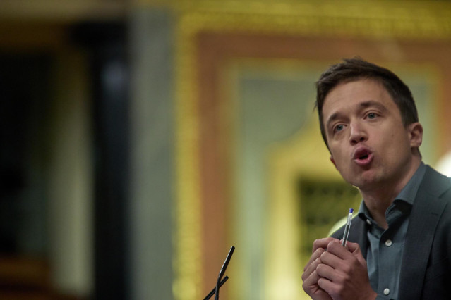 Archivo - El portavoz de Sumar, Íñigo Errejón, interviene durante una sesión plenaria, en el Congreso de los Diputados, a 15 de diciembre de 2022, en Madrid (España).