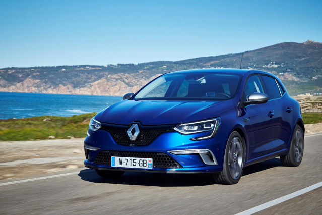 Archivo - OCU presenta la última de las siete demandas colectivas del 'cartel de coches' contra Renault.
