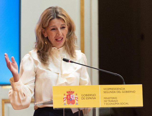 Archivo - La vicepresidenta segunda, Yolanda Díaz, interviene durante la entrega de diplomas a las nuevas promociones del cuerpo de inspectores y subinspectores del Organismo Estatal de la Inspección de Trabajo, a 10 de noviembre de 2022, en Madrid (Españ