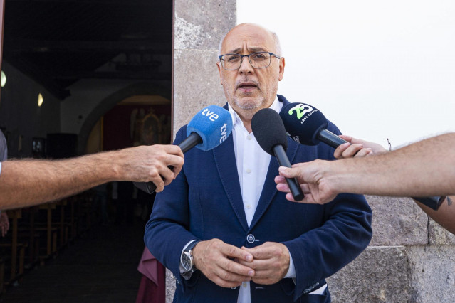 El presidente del Cabildo de Gran Canaria, Antonio Morales, atendiendo a los medios