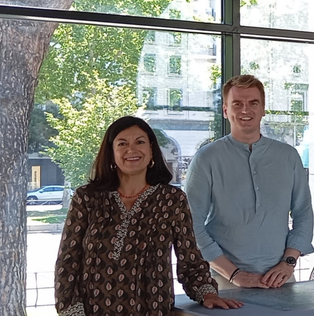 Guillemette Schortgen, gerente de la compañía en España y Matt Stephens, responsable de Expansión en España de Mobalpa.