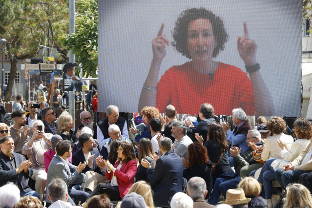 Archivo - La secretaria general de ERC, Marta Rovira, interviene de manera telemática durante un mitin de ERC, en la plaza Espanya, a 4 de mayo de 2024, en Pineda de Mar, Barcelona, Catalunya (España).