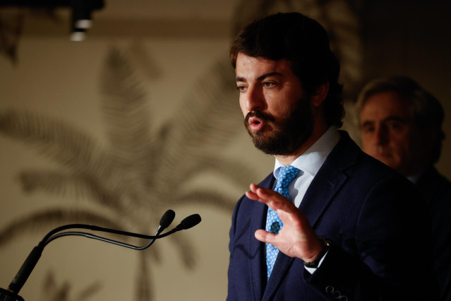 El vicepresidente de Castilla y León, Juan García-Gallardo, durante una rueda de prensa tras una reunión con vicepresidentes de VOX y el secretario general del partido, en el Hotel Gallery, a 12 de junio de 2024, en Barcelona, Catalunya (España).