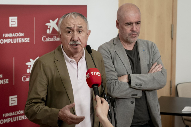 El secretario general de UGT, Pepe Álvarez (i) y el secretario general de CCOO, Unai Sordo (d).