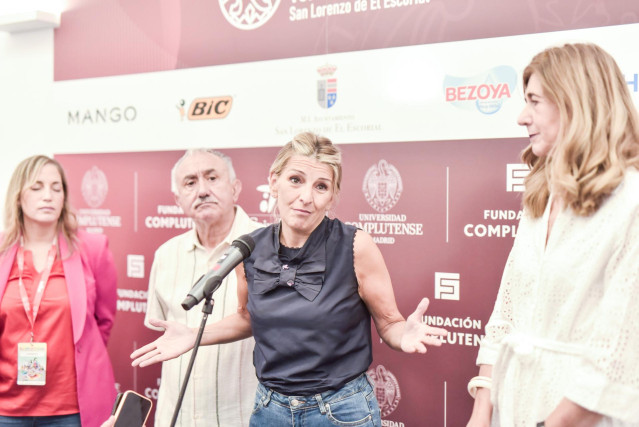 La secretaria general de UGT Madrid, Marina Prieto (i), el secretario general de UGT, Pepe Álvarez (2i), y la vicepresidenta del Gobierno, Yolanda Díaz (2d), durante los Cursos de Verano de El Escorial, a 12 de julio de 2024.