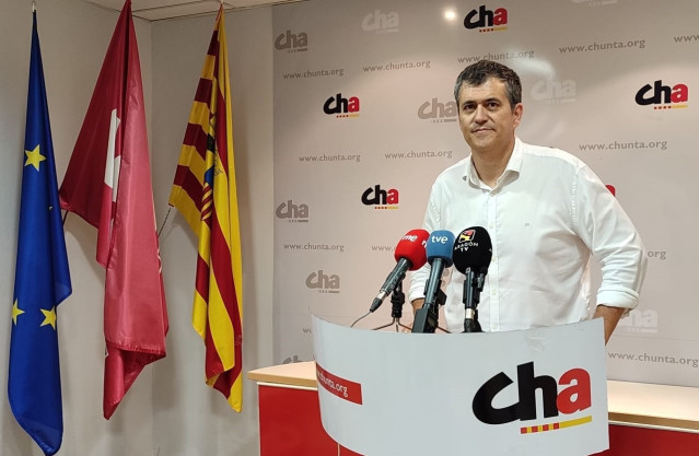 El presidente de CHA, Joaquín Palacín, en una rueda de prensa.
