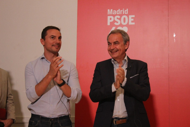 Juan Lobato y José Luis Rodríguez Zapatero en el acto conmemorativo por el 20 aniversario de de la Ley de Medidas de Protección Integral contra la Violencia de Género. Centro cultural Huerta de la Salud, Hortaleza, Madrid.