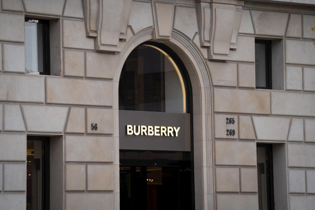 Archivo - Fachada del edificio donde se encuentra la tienda Burberry en el Paseo de Gracia en Barcelona, a 15 de enero de 2024, en Barcelona, Catalunya (España). Según los datos recabados por la consultora Savills, el paseo de Gràcia es la calle más cara
