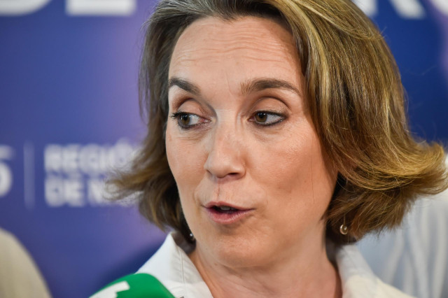 La secretaria general del PP, Cuca Gamarra, atiende a los medios de comunicación durante la clausura del Curso de Verano del PPRM, a 13 de julio de 2024, en Murcia, Región de Murcia (España).