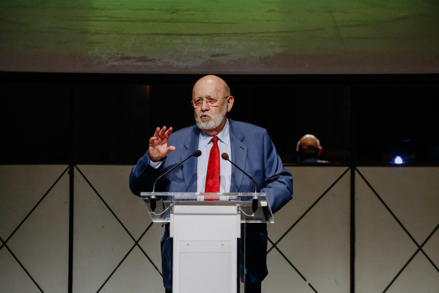 Archivo - El presidente del Centro de Estudios Sociológicos (CIS), José Félix Tezanos, presenta  'Pedro Sánchez. Había partido: de las primarias a la Moncloa', en el Círculo de Bellas Artes, a 21 de junio de 2022, en Madrid (España).